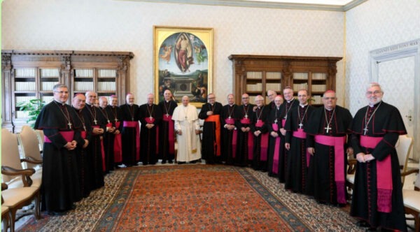 Francesco e i vescovi siciliani: immigrazione, accoglienza, denatalità e mafia al centro del dibattito