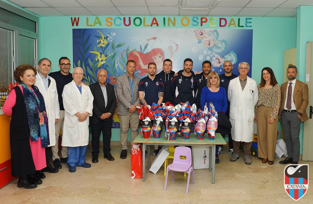 Gli eroi del Catania FC portano sorrisi all'ospedale Garibaldi-Nesima