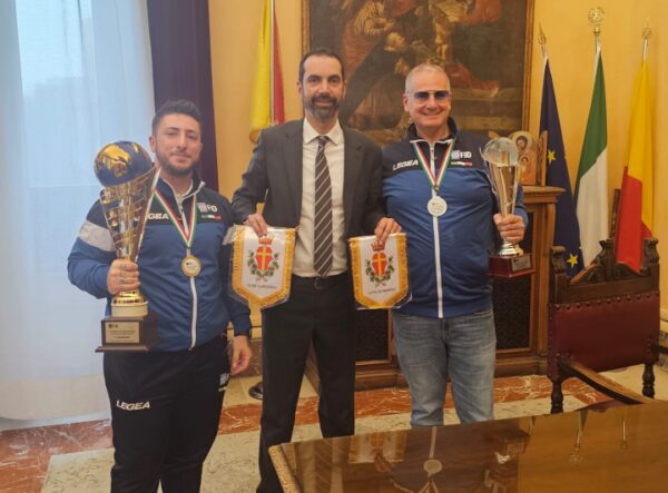 Il sindaco Basile incontra i campioni mondiali di dama Messinesi