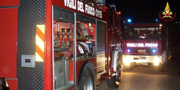 Interventi dei Vigili del Fuoco a Ragusa: incendi di vegetazione e villetta salvata