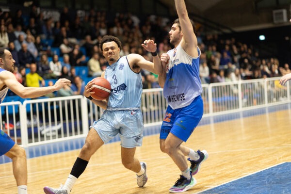 La Virtus Kleb Ragusa vince 87-82 contro Monopoli: playoff sempre più vicini.