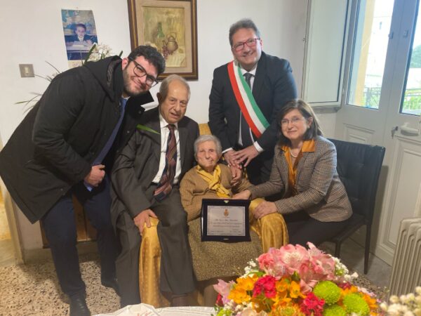 La centenaria Anna Ammendolia festeggiata dal Comune di Messina