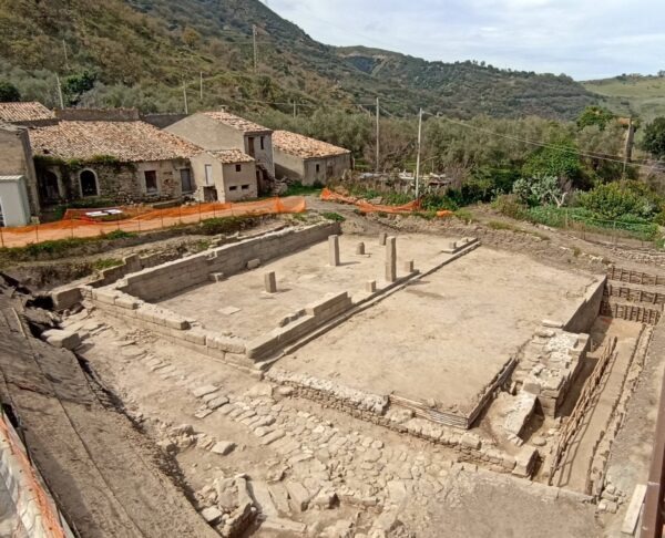 Scoperti importanti reperti archeologici ad Abakainon, presentazione dei risultati degli scavi