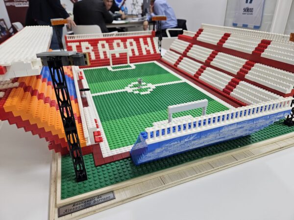 Un omaggio speciale al Trapani Calcio: Lo stadio "Provinciale" ricostruito con i Lego