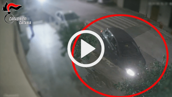 Lite al bar nel Catanese finisce con accoltellamento e furto d’auto [VIDEO]