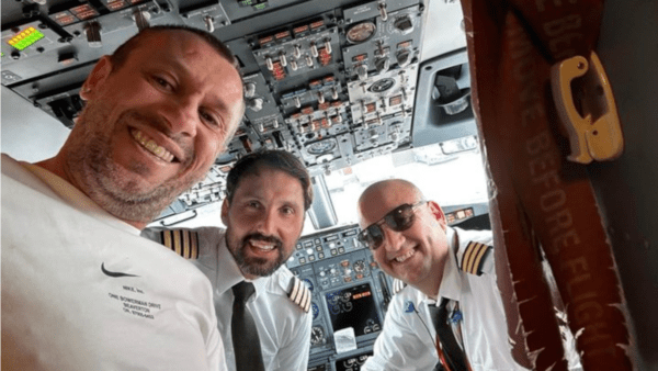 Ospite speciale in cabina di pilotaggio: Antonio Cassano all’aeroporto di Catania