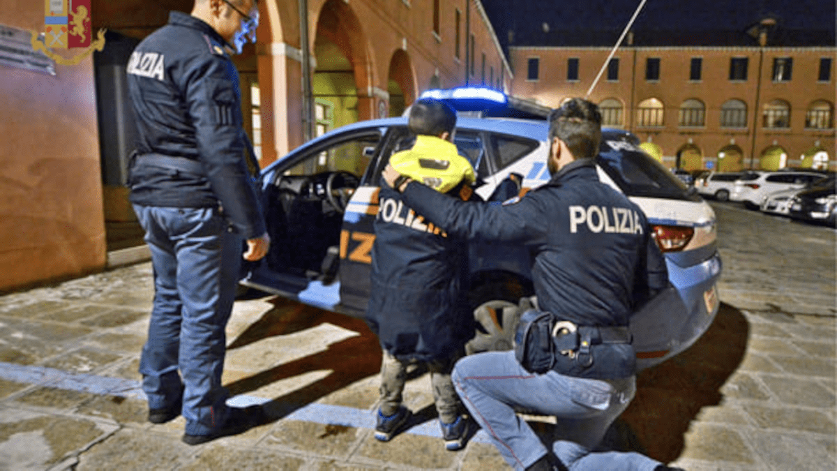 Bambino Smarrito Catania Polizia Borgo Via Canfora Ritrovato