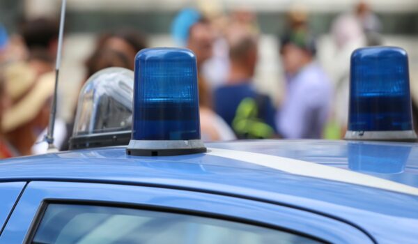 Contrasto parcheggiatori abusivi a Caltagirone: nuovi controlli della Polizia di Stato