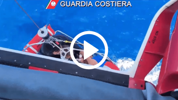 Bambino ferito in barca: elisoccorso Guardia Costiera Catania e chirurgia d’urgenza [VIDEO]