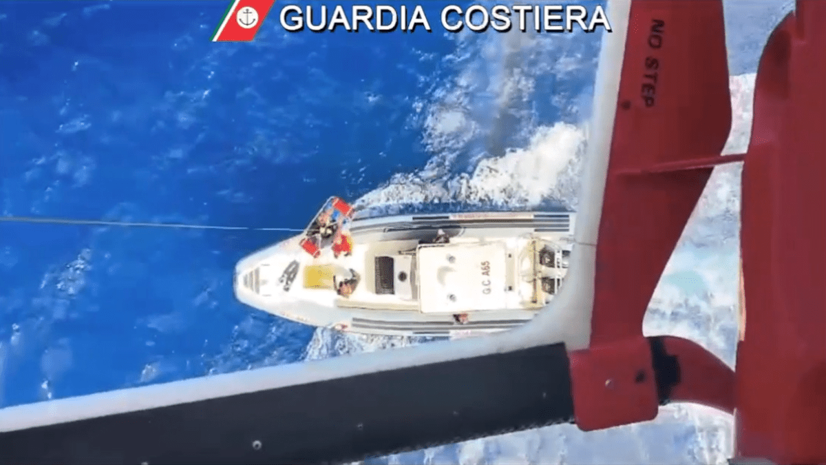 Salvataggio Bambino Video Guardia Costiera Catania Ferito Barca Elisoccorso Isola Alicudi Fontanarossa Lipari Policlinico Messina