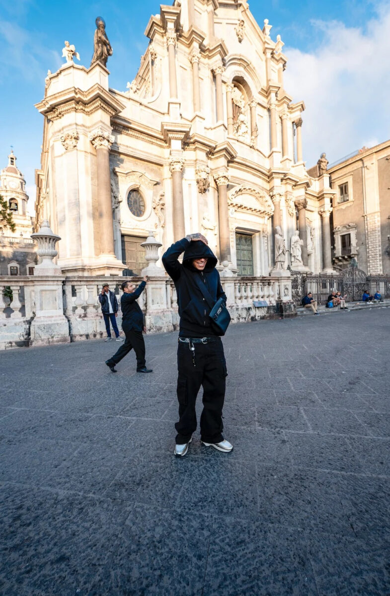 Sfera Ebbasta Catania Foto Video Trapper Rapper via Etnea piazza Teatro Massimo Vincenzo Bellini piazza Duomo 2