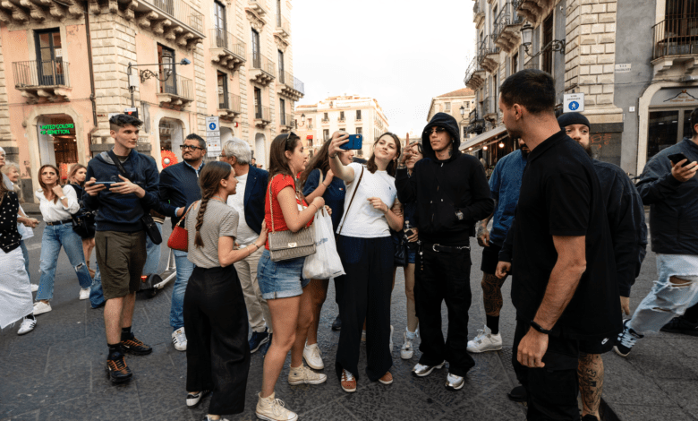 Sfera Ebbasta Catania Foto Video Trapper Rapper via Etnea piazza Teatro Massimo Vincenzo Bellini piazza Duomo 3