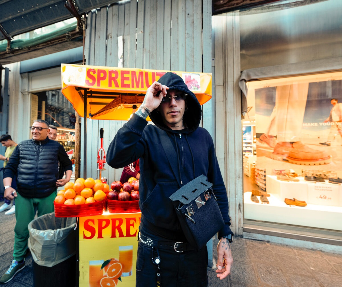 Sfera Ebbasta Catania Foto Video Trapper Rapper via Etnea piazza Teatro Massimo Vincenzo Bellini piazza Duomo 6