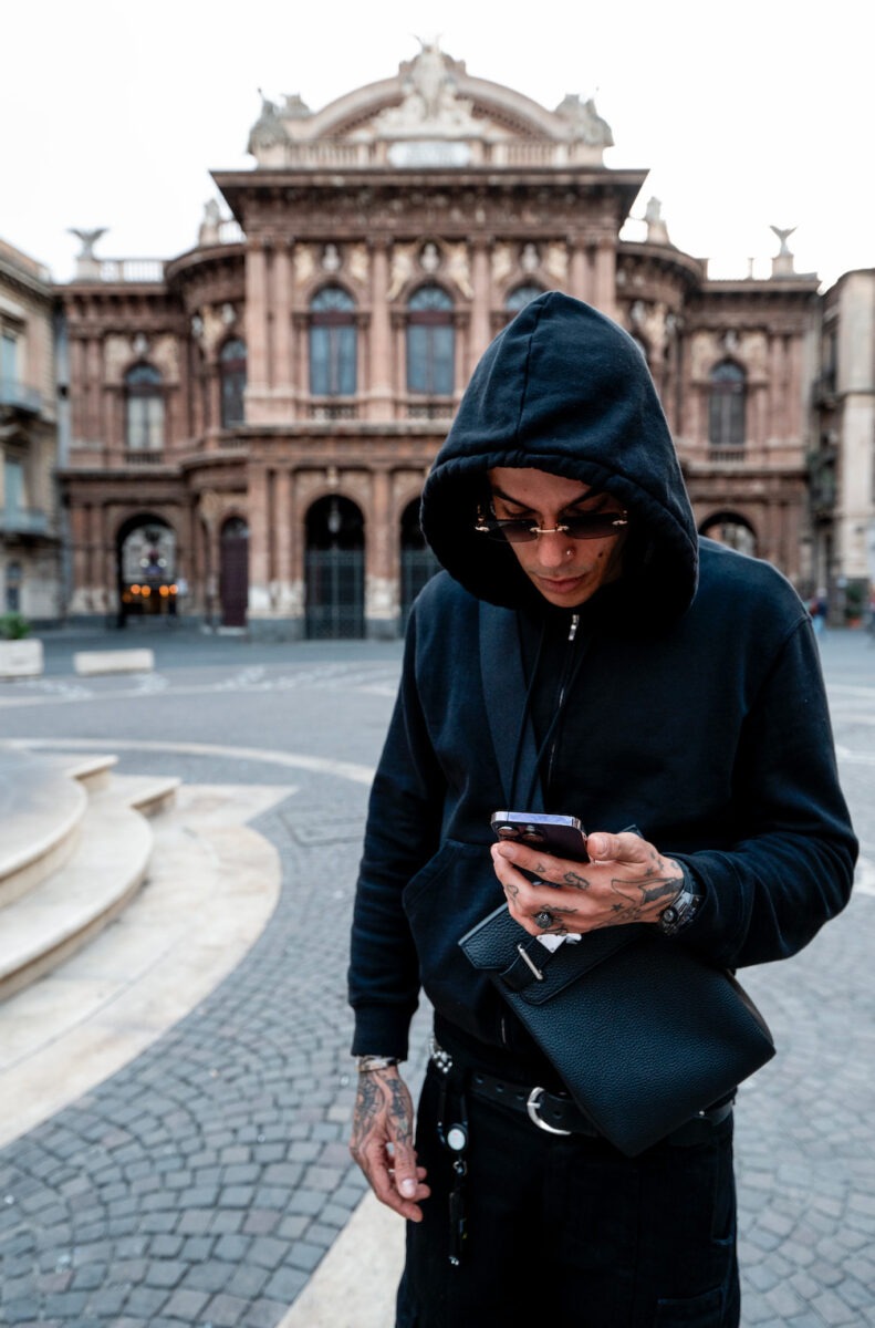 Sfera Ebbasta Catania Foto Video Trapper Rapper via Etnea piazza Teatro Massimo Vincenzo Bellini piazza Duomo 7