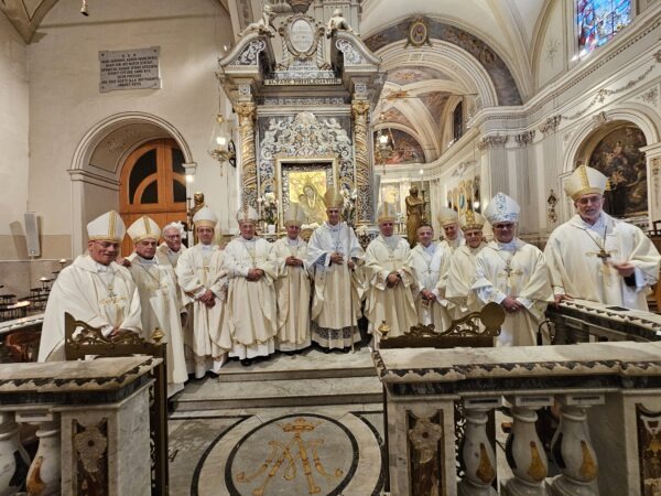 Successo della XXXII giornata sacerdotale mariana nella diocesi di Acireale: momenti di preghiera, riflessione e fraternità
