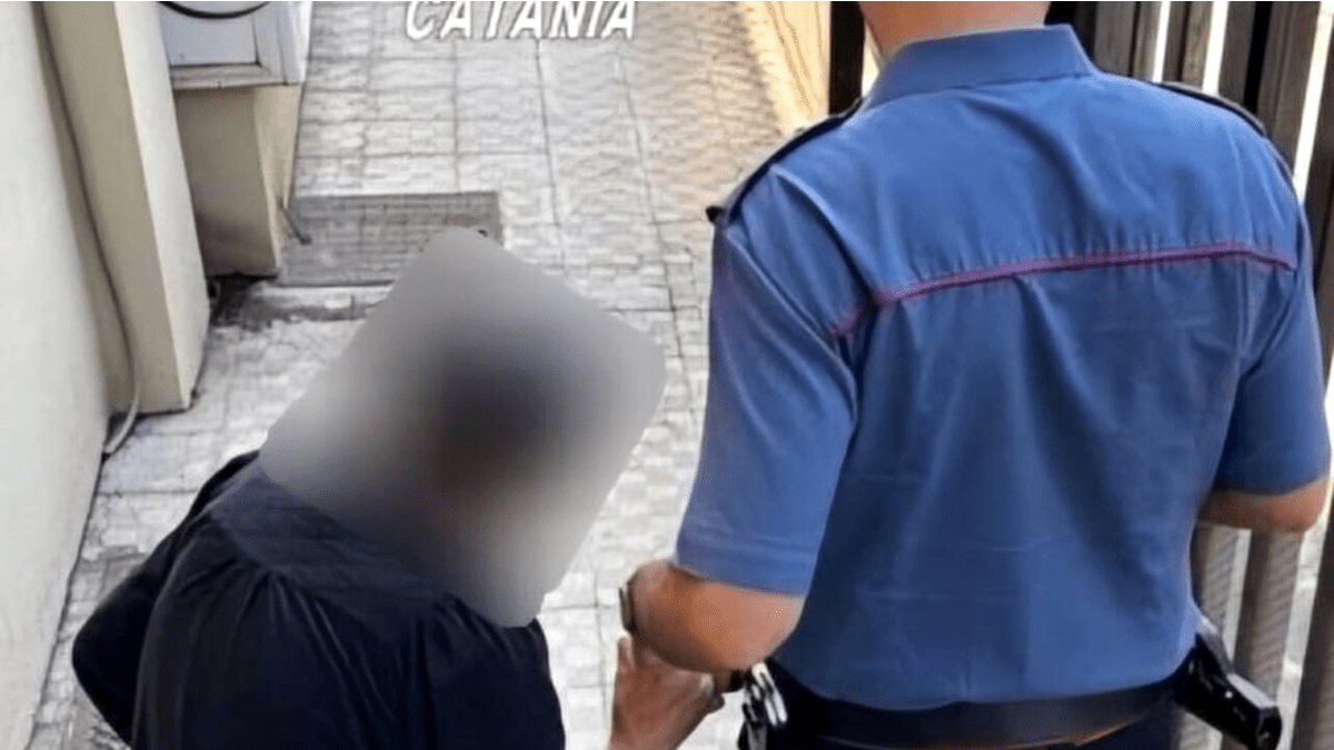 Tentato Suicidio Librino Lancio Balcone Viale Grimaldi Carabinieri