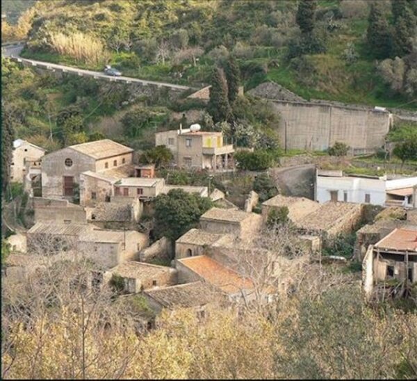 Visita guidata a Massa San Nicola: scopri la storia e le tradizioni del borgo