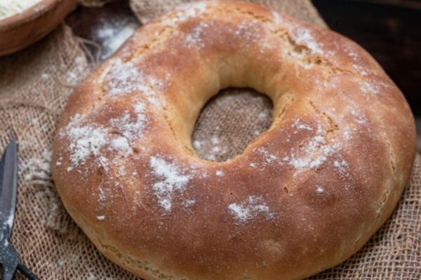 "U cucciddatu", la vera ricetta per preparare in casa la ciambella di semola dei catanesi