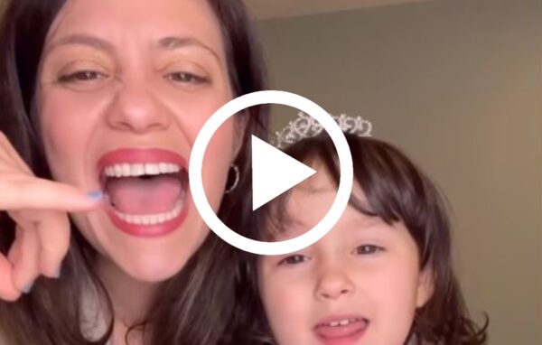 "A scuola di CATANESE!", Chiara Anicito insegna il dialetto alla figlia Sara  [VIDEO]