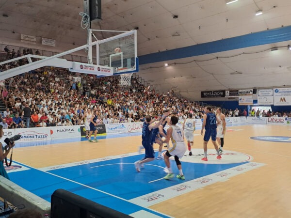 Capo d'Orlando promossa, la Virtus Ragusa riparte contro Pesaro: sconfitta 71-59 alla Infodrive Arena