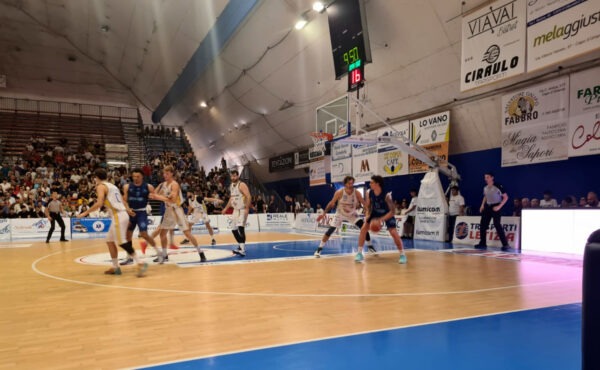 Capo d’Orlando vince l’overtime, Virtus Ragusa spreca 18 punti: gara-1 persa