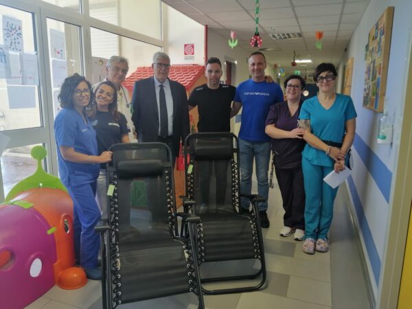 Generosità in Pediatria: donazione di poltrone relax al reparto Guzzardi