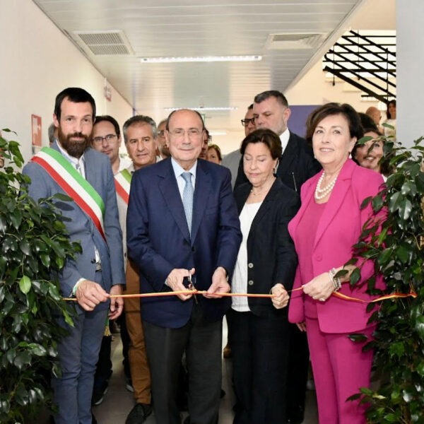 Inaugurato a Petralia Sottana il primo ospedale di comunità: Schifani presenta il nuovo modello di assistenza sanitaria.