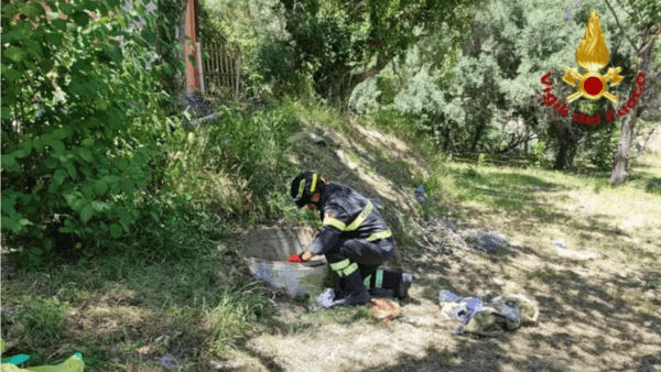 Donna e bambino cadono in un pozzo nel Siracusano: morto il piccolo di 10 anni