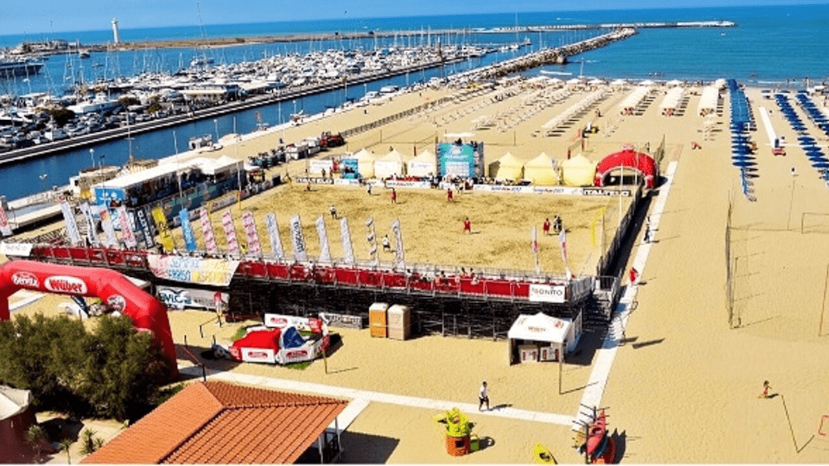 Rissa Tifosi Supercoppa Italiana Beach Soccer Viareggio Beach Stadium Catania Carabinieri Ambulanze 118 Polizia