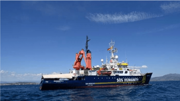 Sbarco migranti al Porto di Catania, giunta la nave Humanity 1 con 186 Persone: un morto