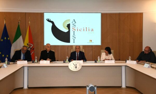 Sicilia offre l'olio per la lampada votiva di San Francesco