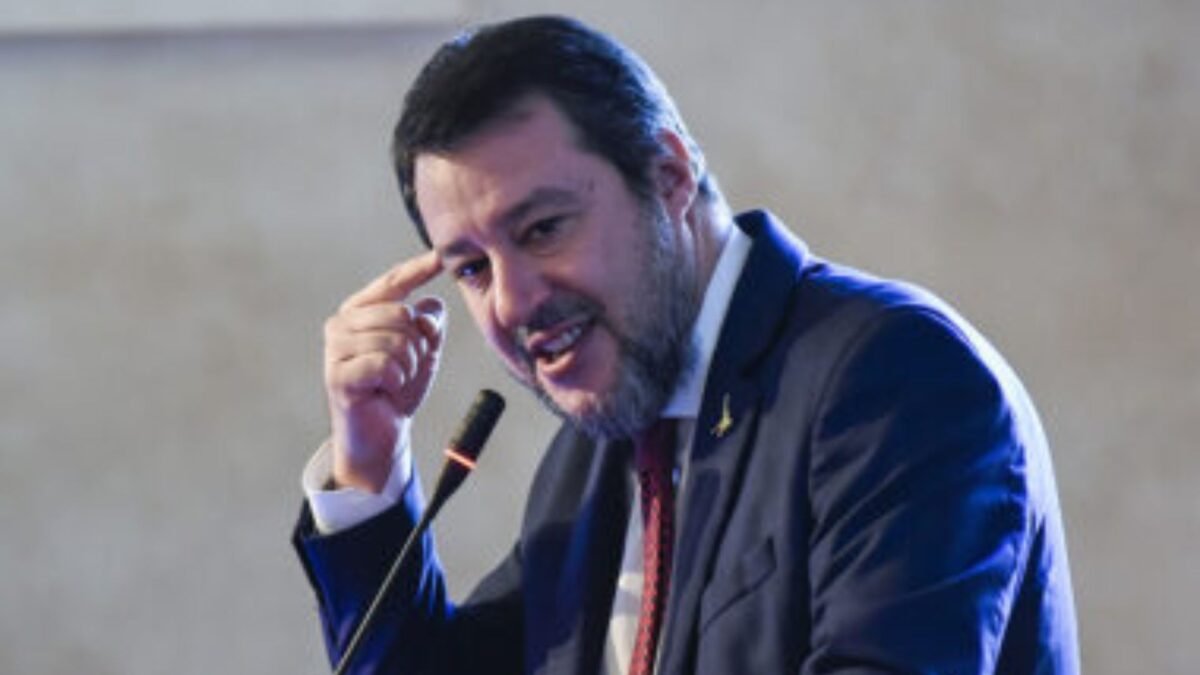 Blackout Tecnologico: Solo Salvini Sotto I Riflettori? -