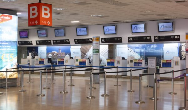 Disagi contenuti all’aeroporto di Palermo: down informatico in corso.