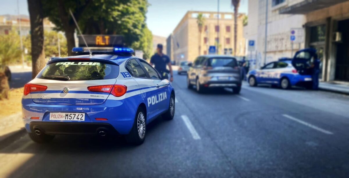 Giovane di 22 anni colto in flagranza di reato mentre spacciava, fermato dalla Polizia di Stato!