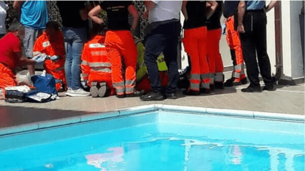 17enne catanese si tuffa in piscina e muore pochi secondi dopo: incidente mortale nel Messinese