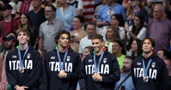 Italia sul podio con un bronzo nella 4x100m stile libero alle Olimpiadi di Parigi 2024: ecco il quartetto di campioni Ceccon, Miressi, Conte Bonin e Frigo, terzi dietro a Stati Uniti e Australia!