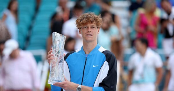 Jannik Sinner, il giovane talento dal cuore gentile, vive il tennis attimo per attimo e punta a Parigi 2024.