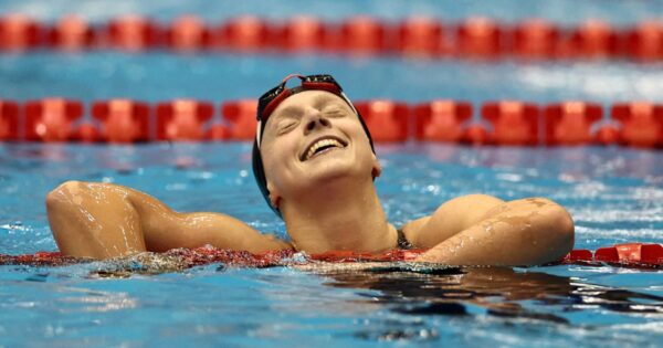 Katie Ledecky, il fenomeno del nuoto americano, rivela il suo segreto per una carriera duratura.