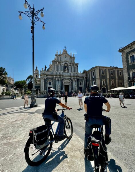 Pattuglie e-bike in azione nel centro storico: la Polizia di Stato sempre più vicina ai cittadini