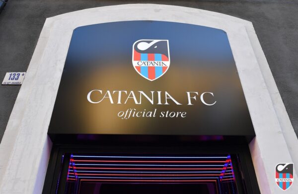 Saldi estivi al Catania FC Official Store: fino al 50% di sconto su abbigliamento tecnico e di rappresentanza!