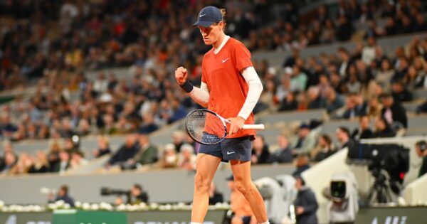 Scopri i numeri di Jannik Sinner: successi, statistiche e record del tennista italiano aggiornati in tempo reale!