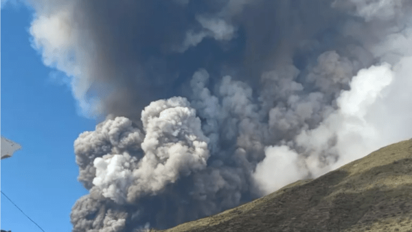 Stromboli supera l’Etna: allerta rossa per il Vulcano, in corso fase operativa preallarme