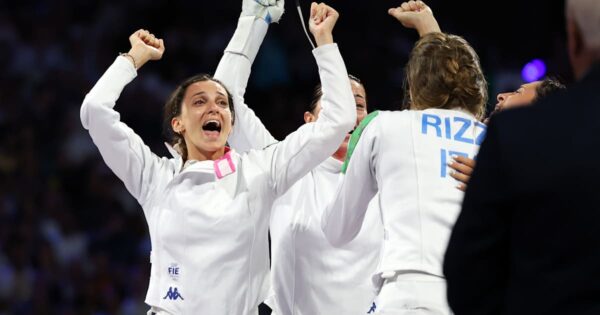 Un trionfo da ricordare: la spada azzurra conquista l'oro Olimpico a Parigi 2024 nella prova femminile a squadre! Scherma in festa!