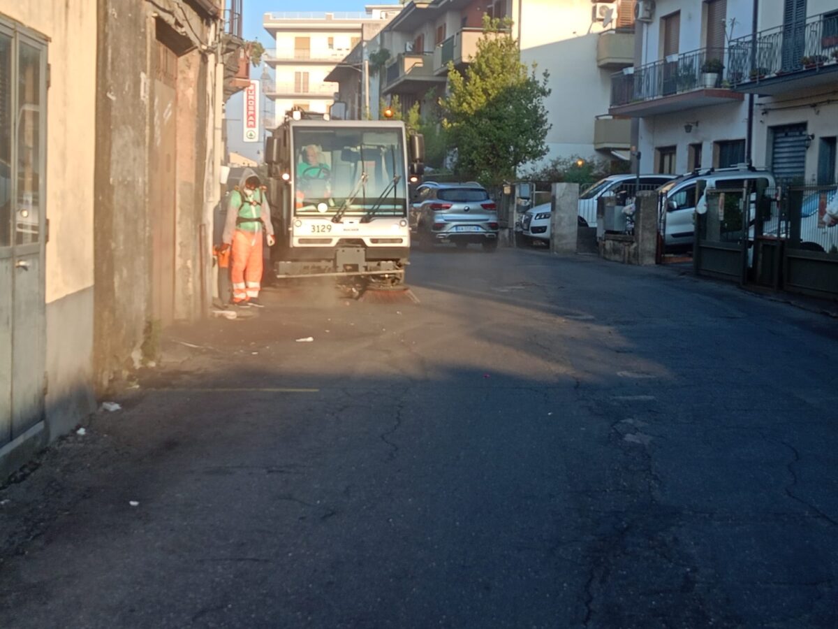 Pulizia strade da cenere vulcanica a San Gregorio di Catania, il sindaco annuncia il programma