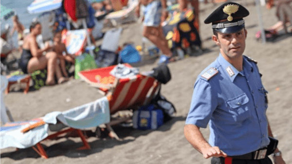 Ferragosto di terrore nel Palermitano: 19enne denuncia abusi in spiaggia