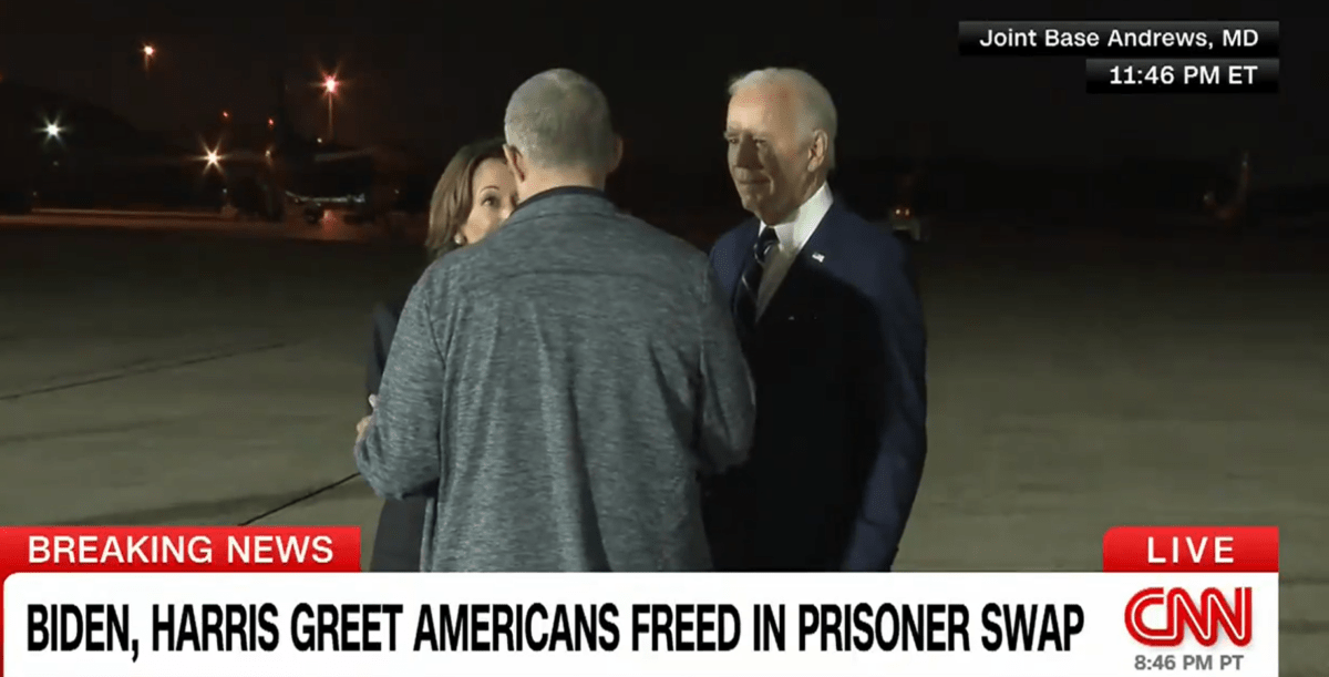 Biden e Harris festeggiano il ritorno dei prigionieri negli Stati Uniti - 