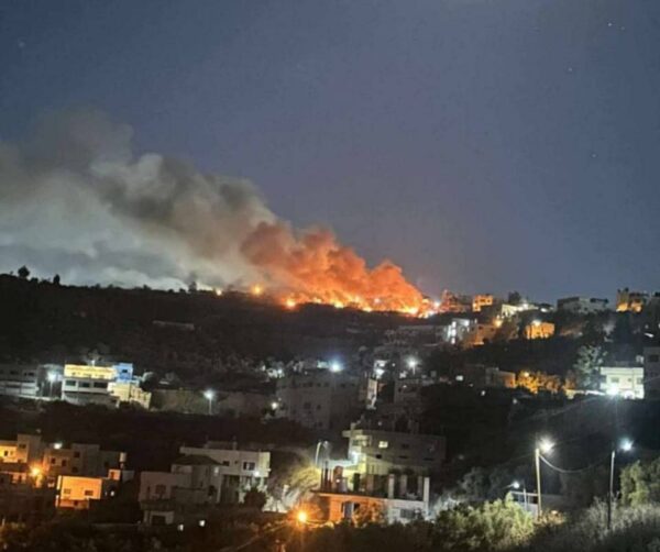 Coloni israeliani scatenano violenza nel villaggio di Jit in Cisgiordania: Herzog denuncia un pogrom.