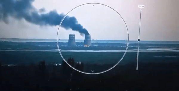 Fiamme alla centrale di Zaporizhzhia: l'Ucraina punta il dito contro la Russia, mentre Mosca accusa Kiev di terrorismo nucleare. Scopri cosa sta succedendo!