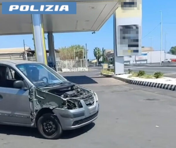 Folklore in tangenziale: sequestrata un'auto fatiscente con sanzioni da 1500 euro!