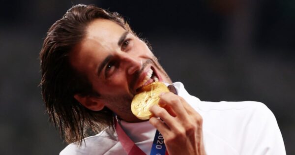 Gianmarco Tamberi rinvia il volo per Parigi 2024: problemi di salute lo costringono a posticipare la partenza nel mondo dell’atletica!